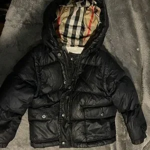 BURBERRY KIDS ブルゾン　ボンバージャケット 黒　3Y F27A14B7-5179-47E5-8F87-